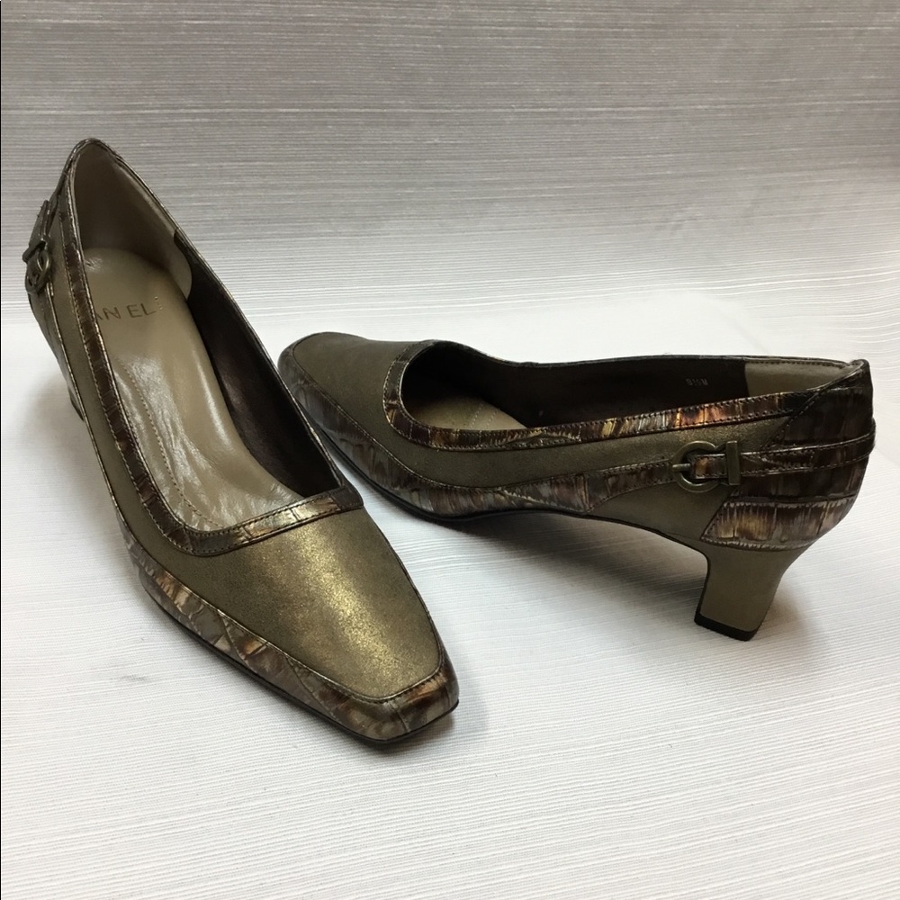 Exquisite Vaneli Pumps. - Picture 3 of 8